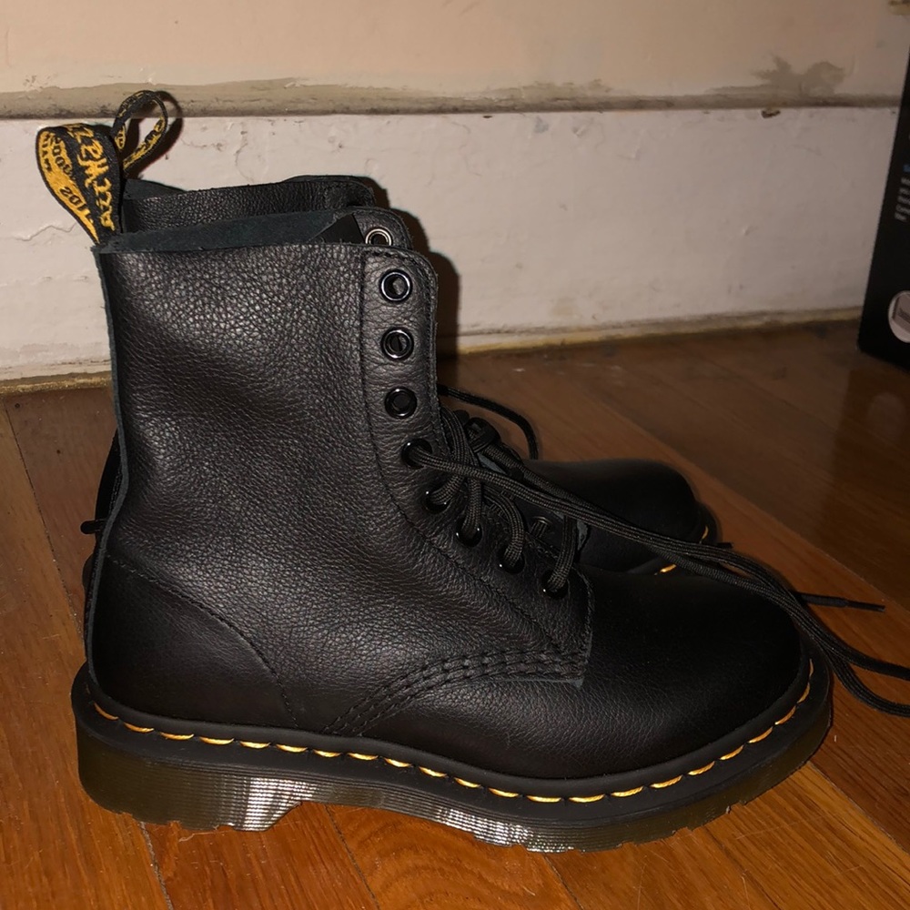NWOT Dr. Martens Pascal